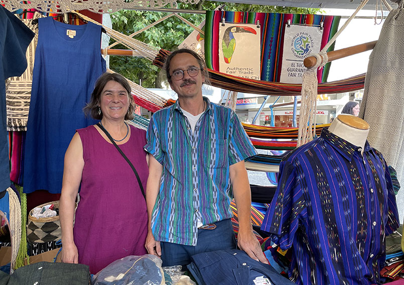 Das Team von El Tucan am monatlichen Warenmarkt in Aarau