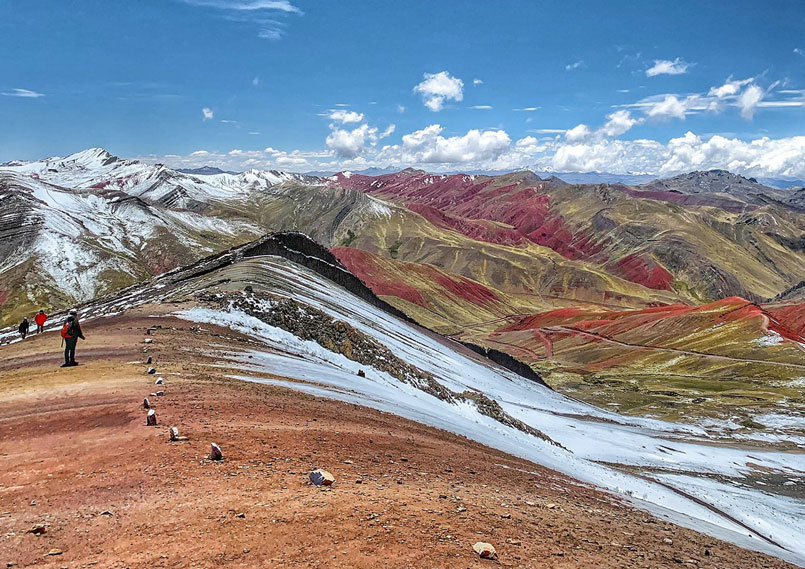 Una excursión a las “Montañas de colores” a más de 5,000 msnm